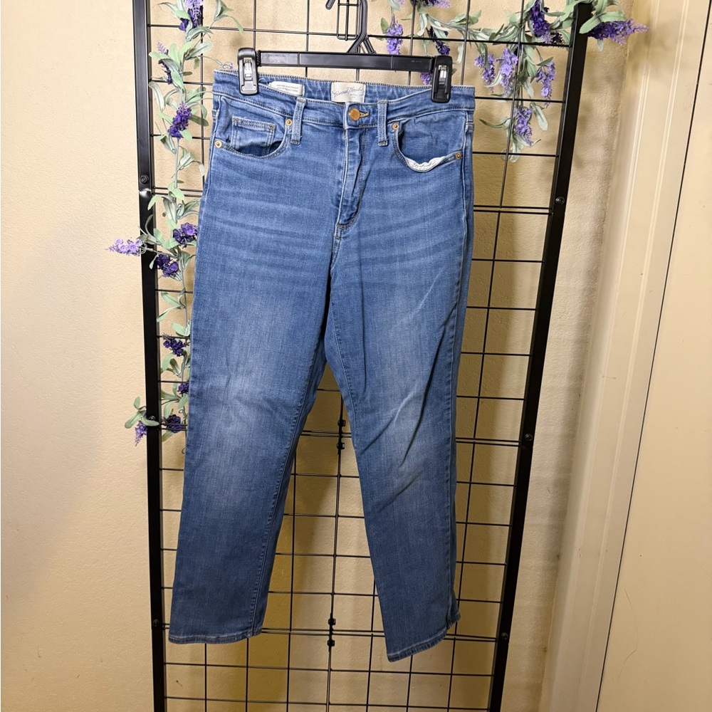 Universal Thread Women's Straight Leg Jeans in Blue